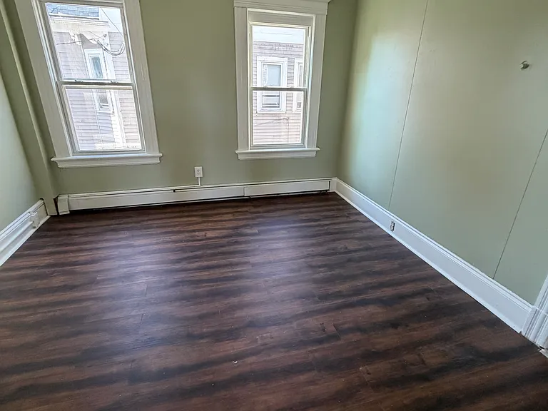 98 Glen St #2 — Photo 3