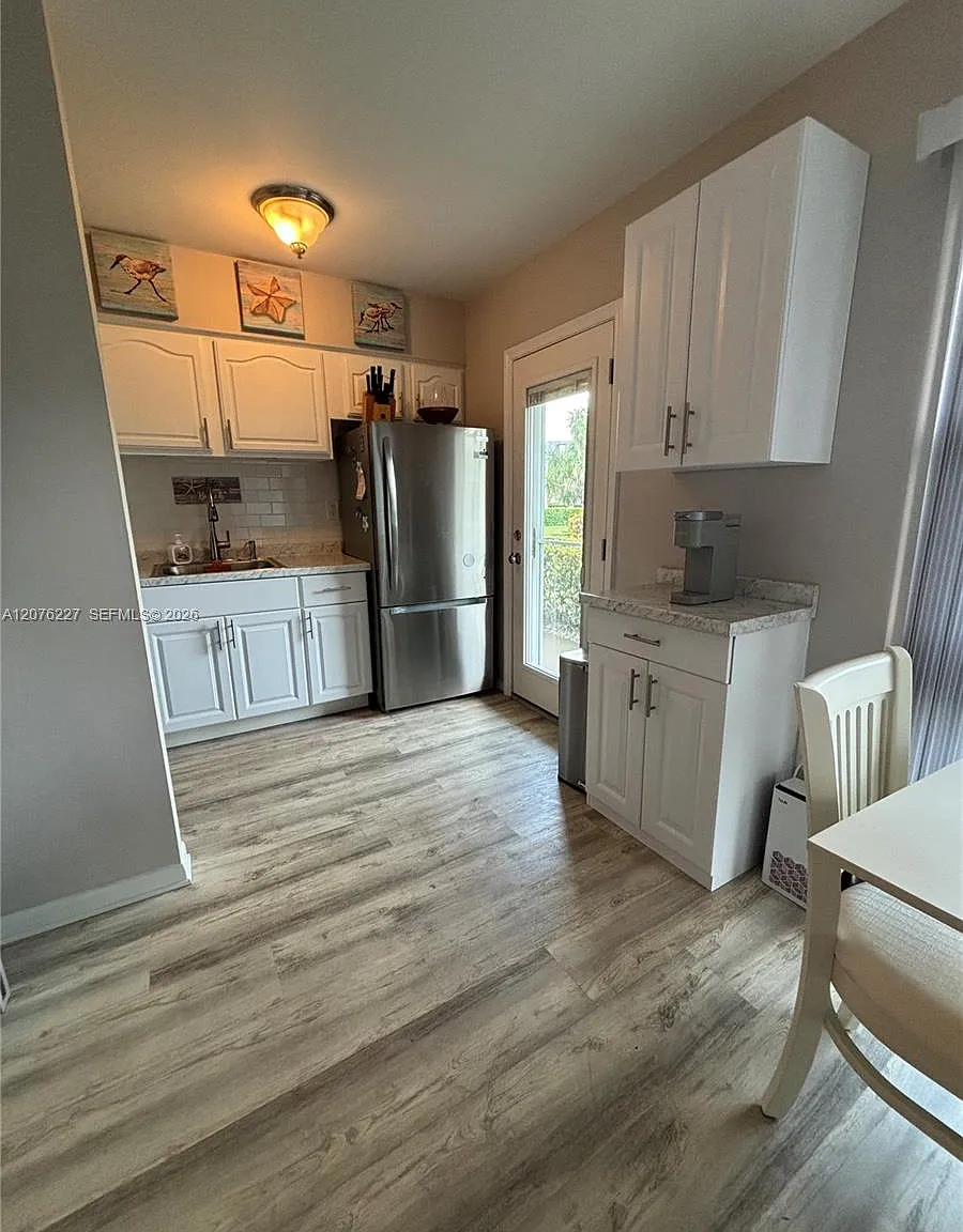 2 bed, 1.0 bath, 704 sqft, $4,750 — Photo 2