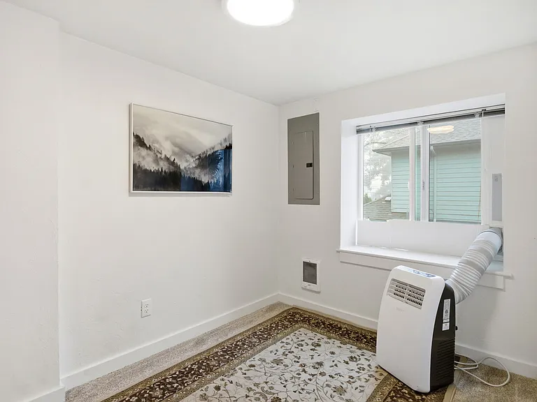 518 W 23rd Ave — Photo 14