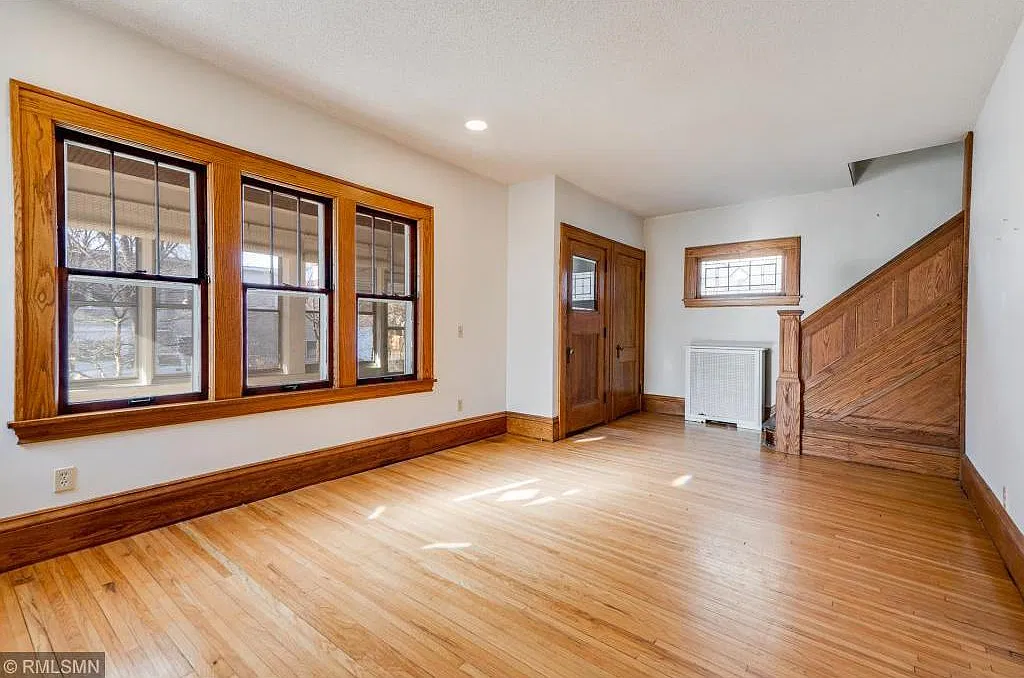 6 bed, 3.5 bath, 4257 sqft, $3,450 — Photo 2