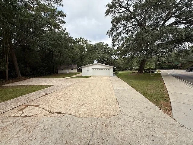 3 bed, 2.0 bath, 1546 sqft, $2,000 — Photo 2