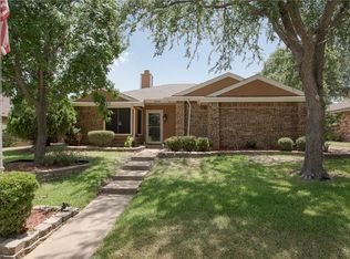 2028 Rochelle Ln, Carrollton, TX 75007