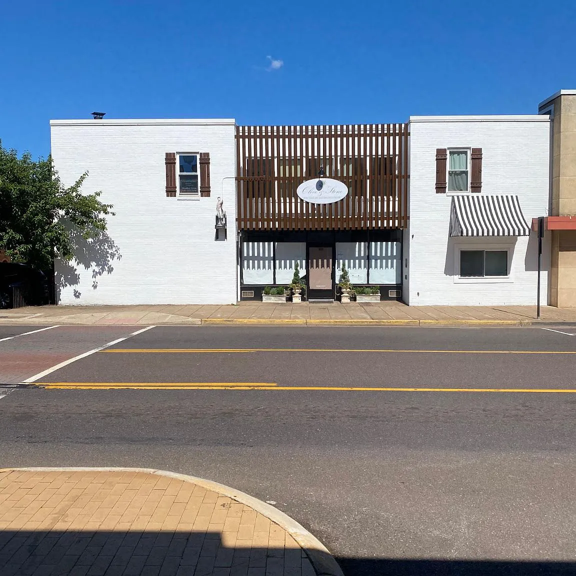 1 bed, 1.0 bath, 650 sqft, $1,300 — Photo 1