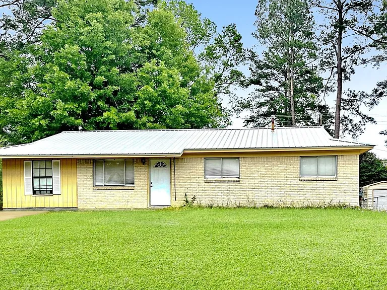 420 Magnolia St — Photo 1