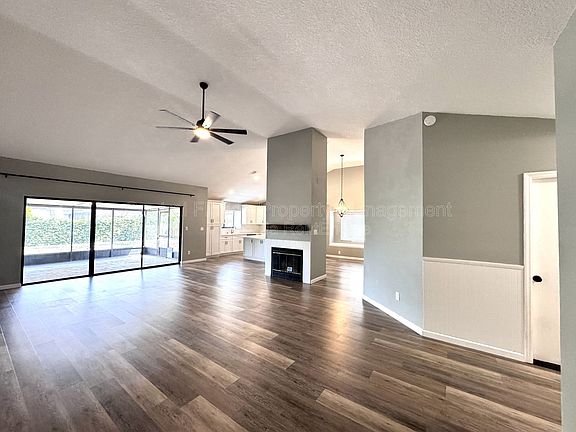 4th image of 3847 Biscayne Dr