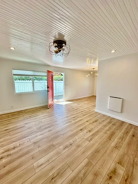160 Ash Ave — Photo 3