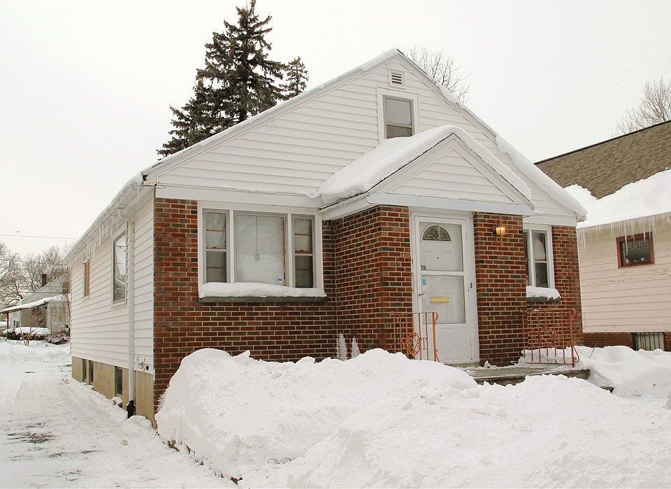 1st image of 381 McNaughton St