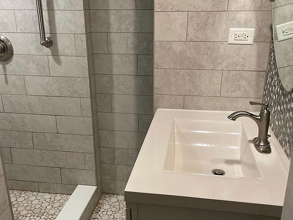 4th image of 778 Linda Dr
