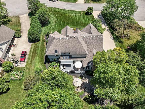 3rd image of 632 Old Pond Ln