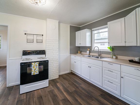 4th image of 13906 E Broad Ln