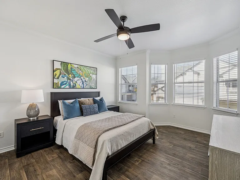 McDermott Place — Photo 13