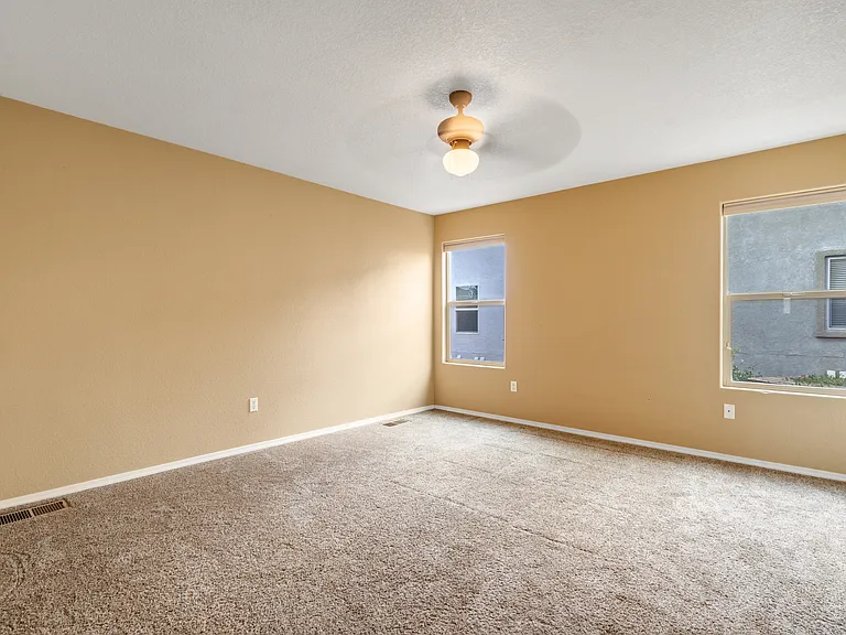1932 Cortina Loop SE — Photo 24