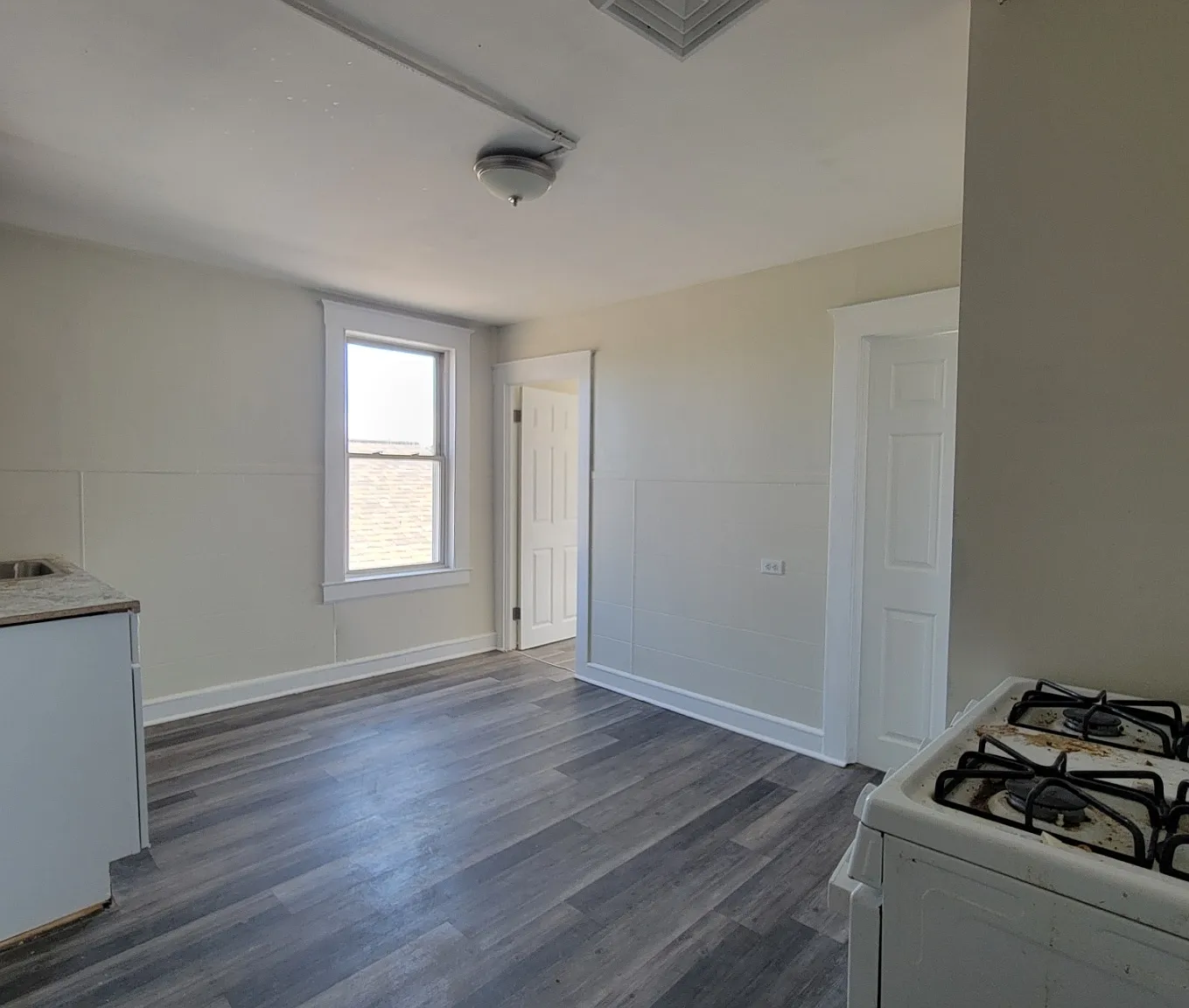 220 Main St — Photo 1
