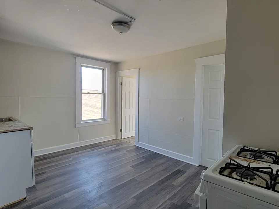 220 Main St #6
