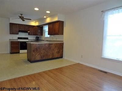 5th image of 905 Cottonwood St