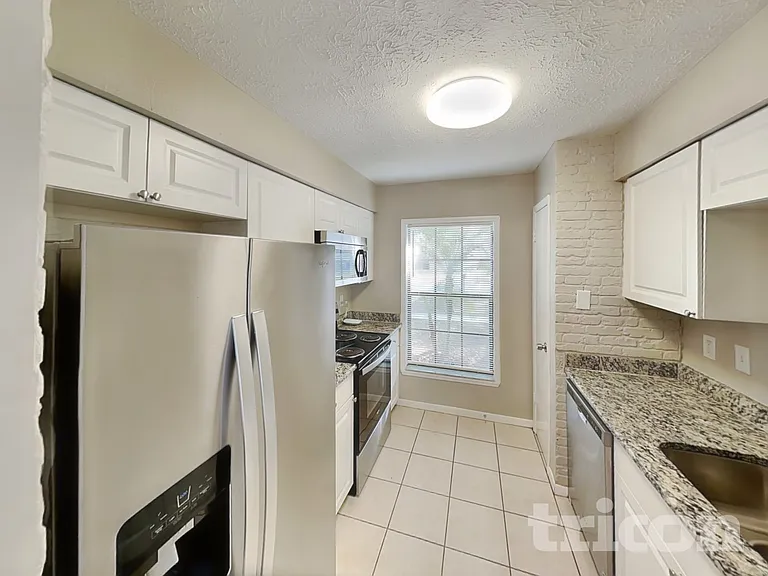 2704 Manor Hill Dr — Photo 8