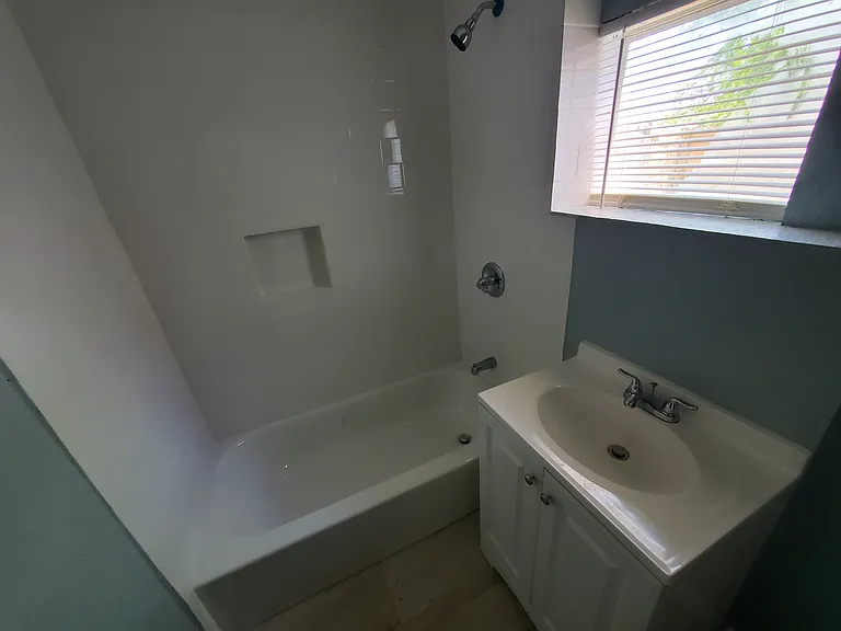 208 NW 14th St #B — Photo 10