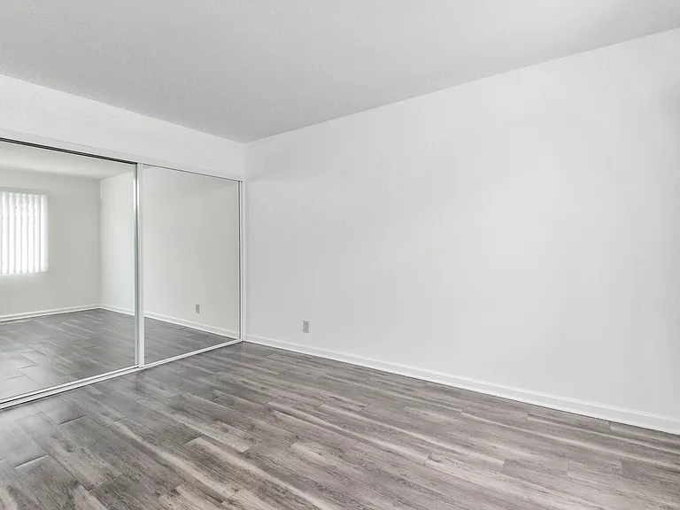 1799 N Hollywood Way #C — Photo 15