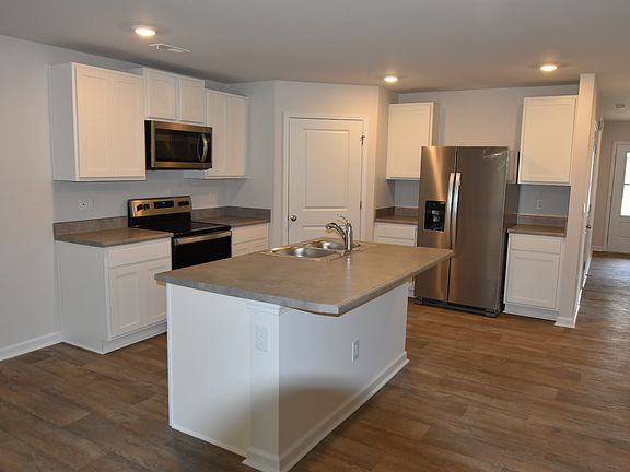 3rd image of 1607 Bellamy Place Dr NE