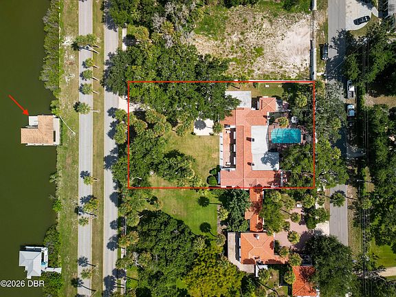 3rd image of 636 N Riverside Dr
