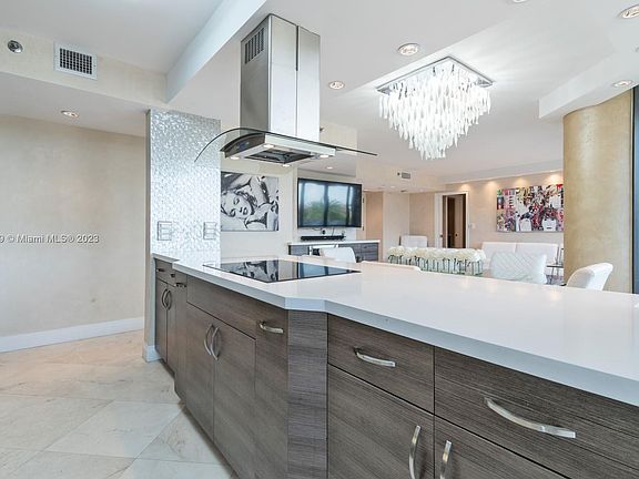 5th image of 1000 E Island Blvd APT 306