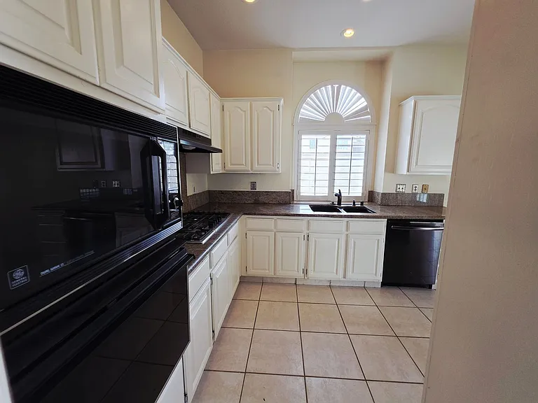 2920 Setting Sun St — Photo 20