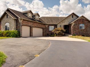 2081 Green Meadow Ct, Nixa, MO 65714