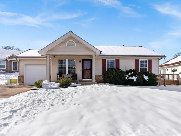 2905 Plum Leaf Cir, Saint Charles, MO 63303