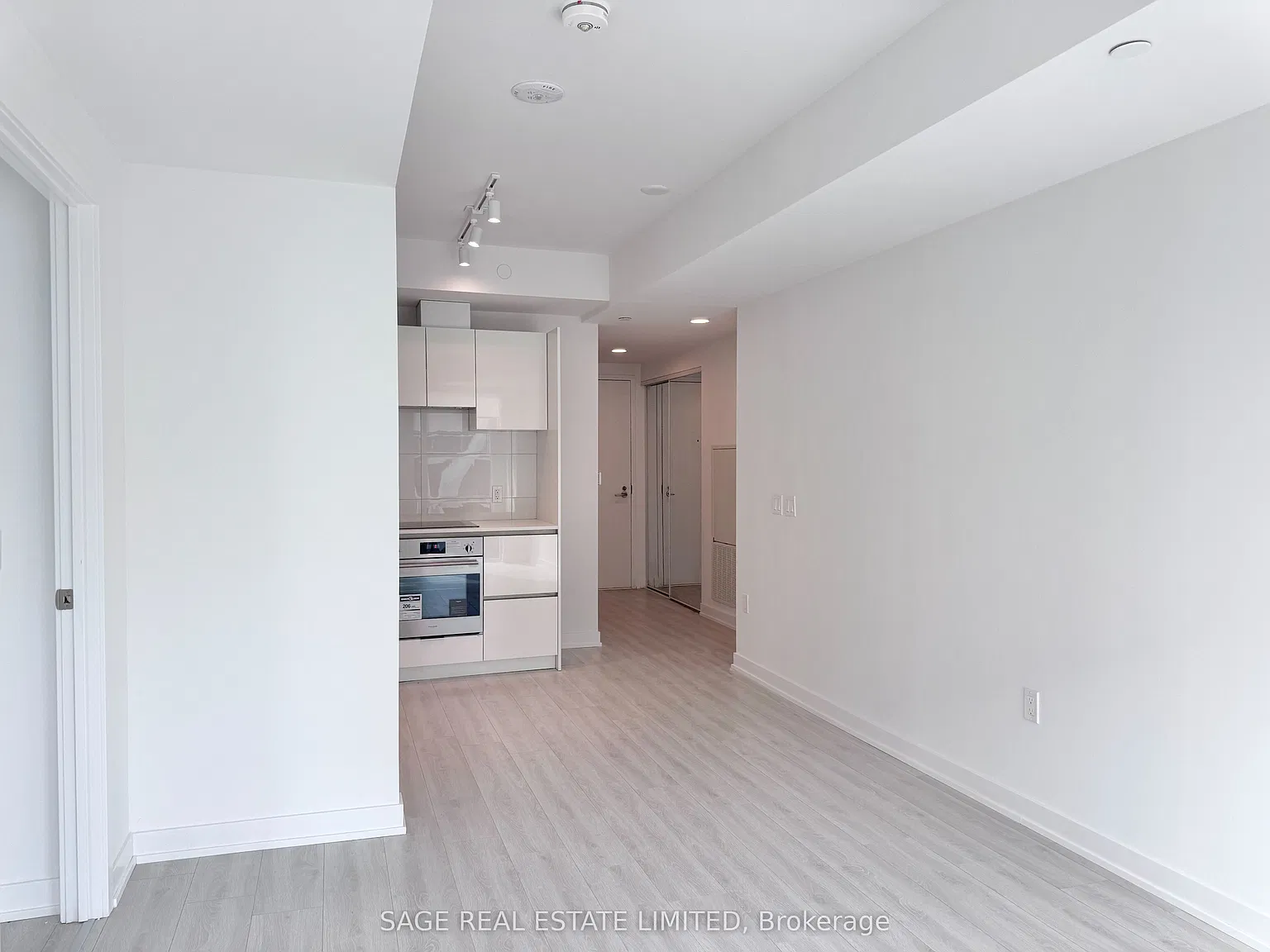 1 bed, $2,350 — Photo 4
