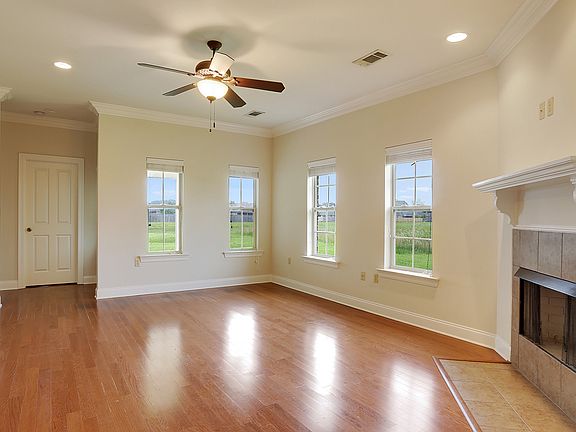 4th image of 369 River Mill Dr