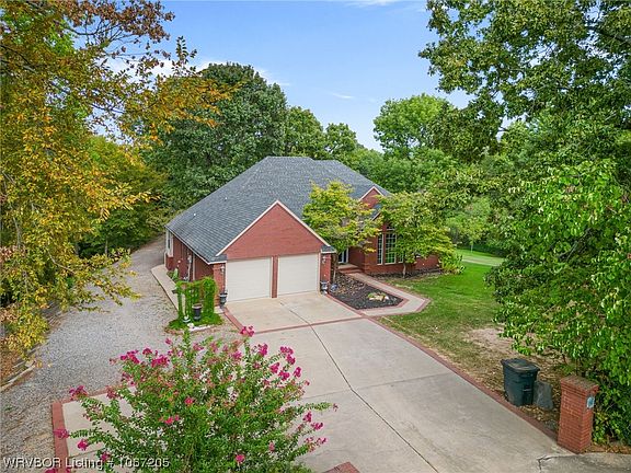3rd image of 7 Tiffany Ln