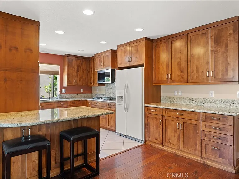 5081 Howard Ave — Photo 2