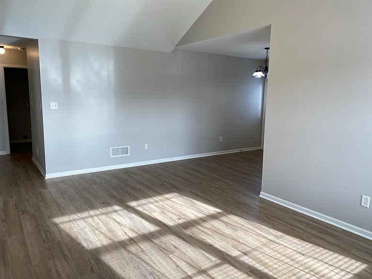 220 SW Chartwell Cir #220 — Photo 3