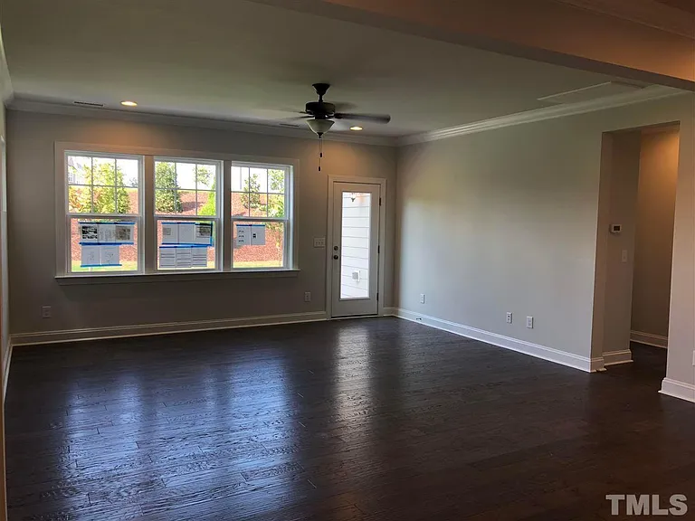 1033 Canyon Shadows Ct — Photo 6