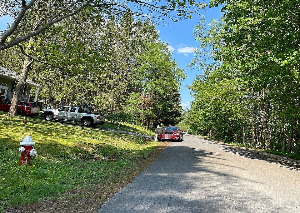 2nd image of 39 Prospect St