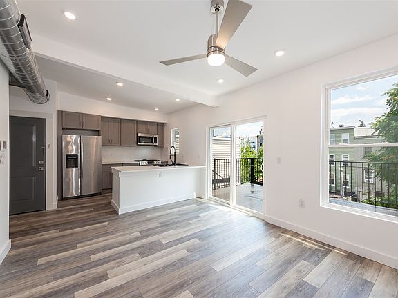 4th image of 246 Pine St Floor 2