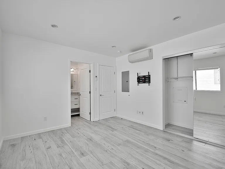 113-115 Monterey Blvd #117 — Photo 13