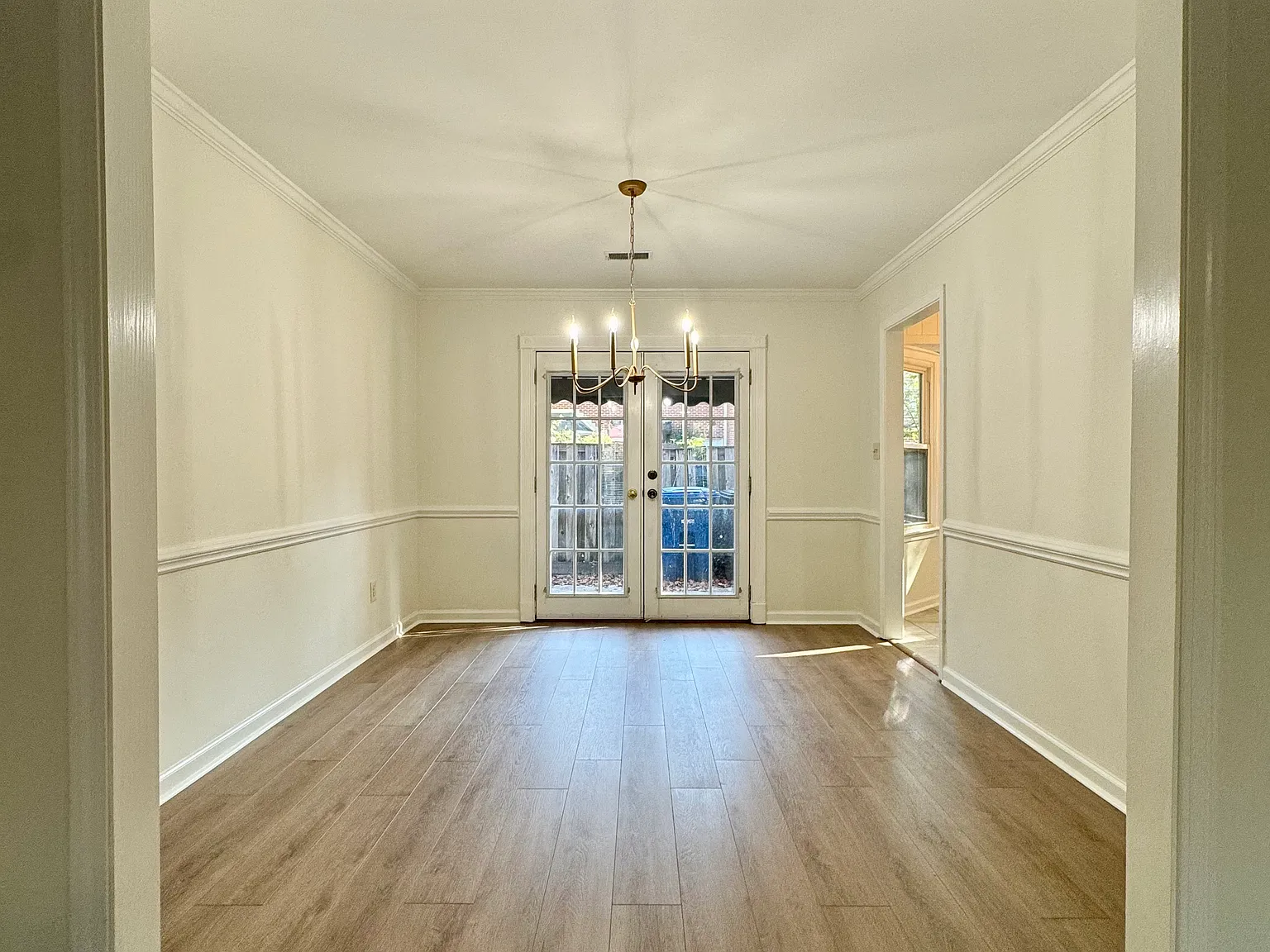 2 bed, 1366 sqft, $2,050 — Photo 2