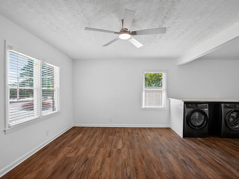 1276 Womack Ave — Photo 6