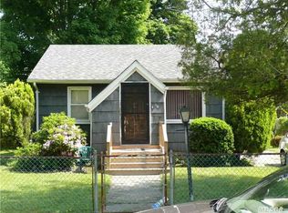 110 17th St, West Babylon, NY 11704