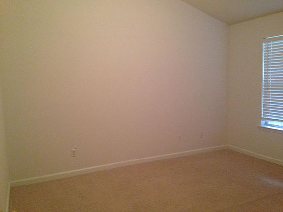 4th image of 3133 Camelliawood Cir W