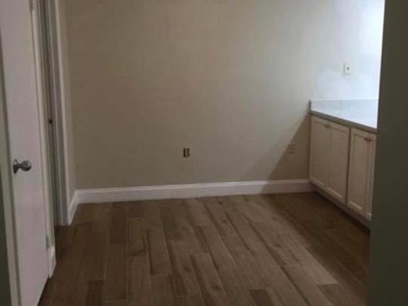 3rd image of 611 6th Way