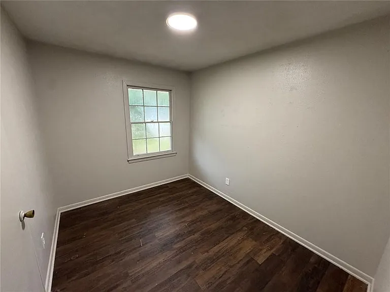 4734 Clarendon Dr — Photo 9