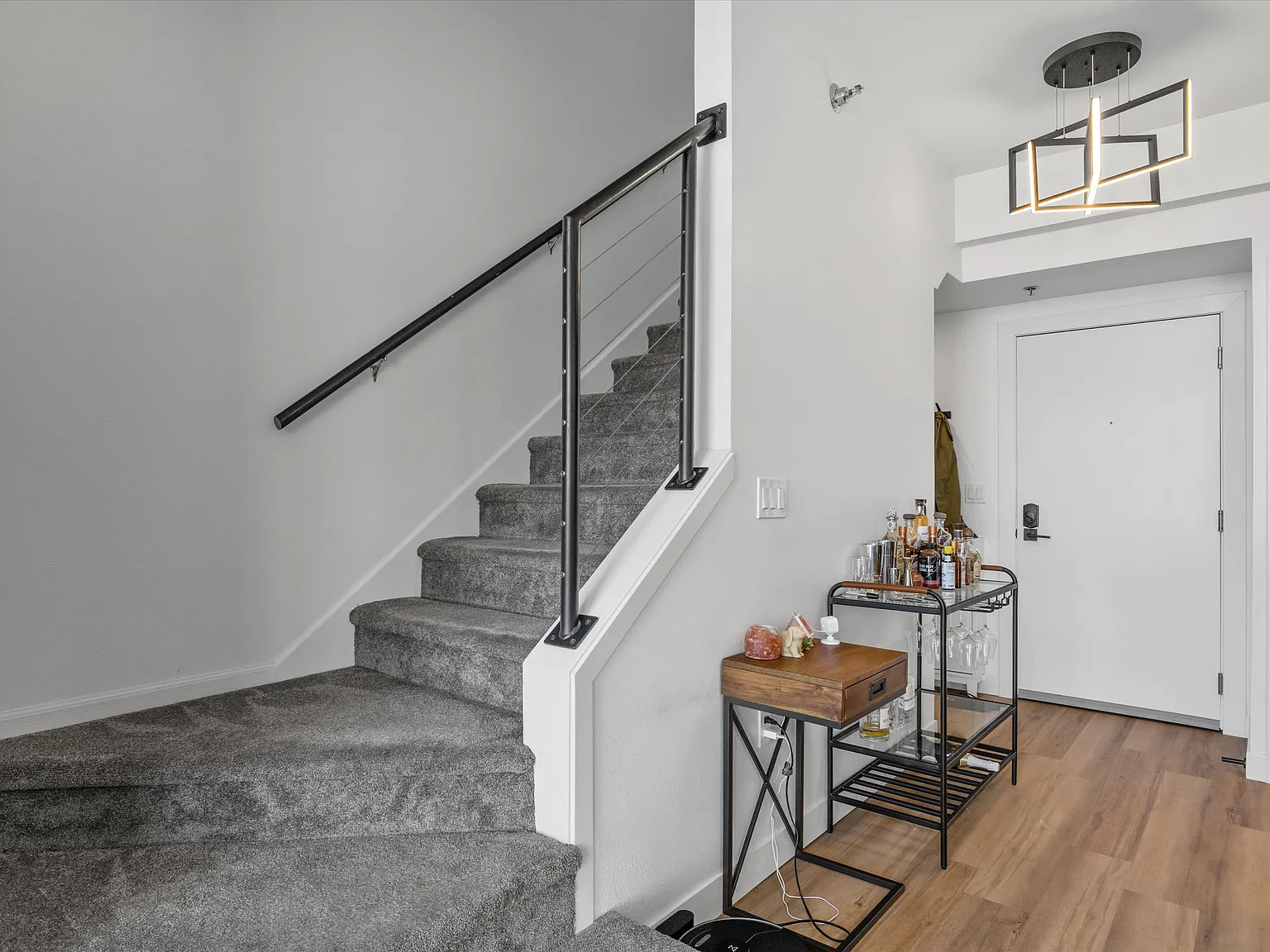 2 bed, 1402 sqft, $3,000 — Photo 2