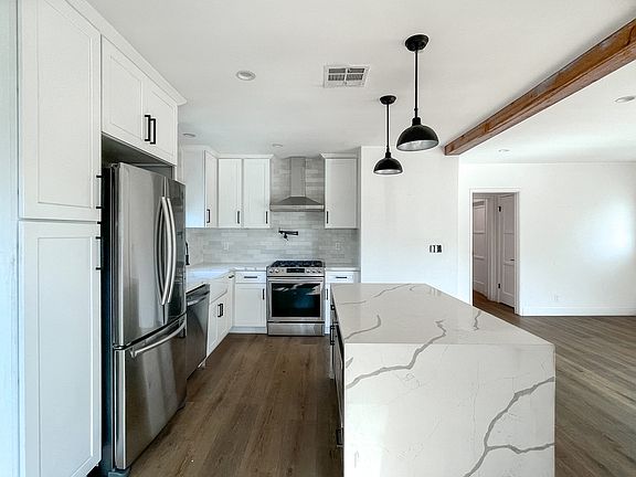 4th image of 13053 Venice Blvd #13053
