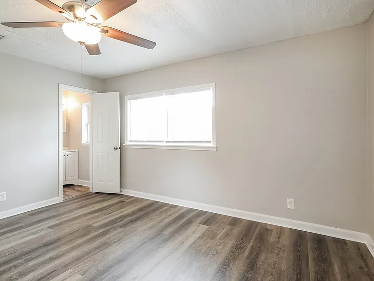 6511 Burgundy Rd S — Photo 12