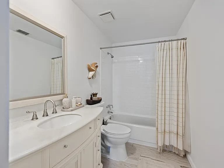 50 Hubbard Ln #5 — Photo 11