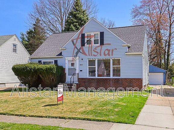 3rd image of 983 Clinton Ave
