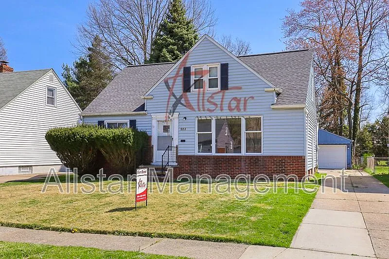 983 Clinton Ave photo 1