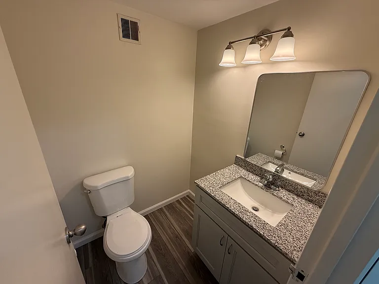5500 Holmes Run Pkwy #320 — Photo 12